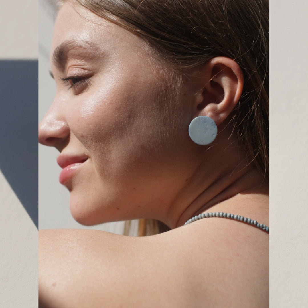 Mod Circle Studs Ear- Sky