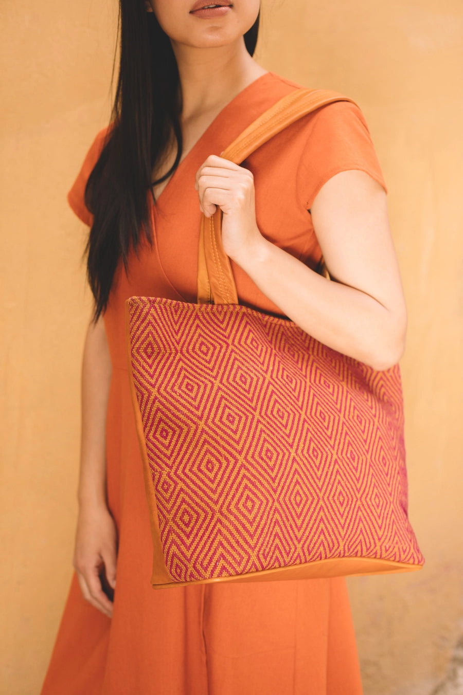 Inti Woven Tote Bag- Black